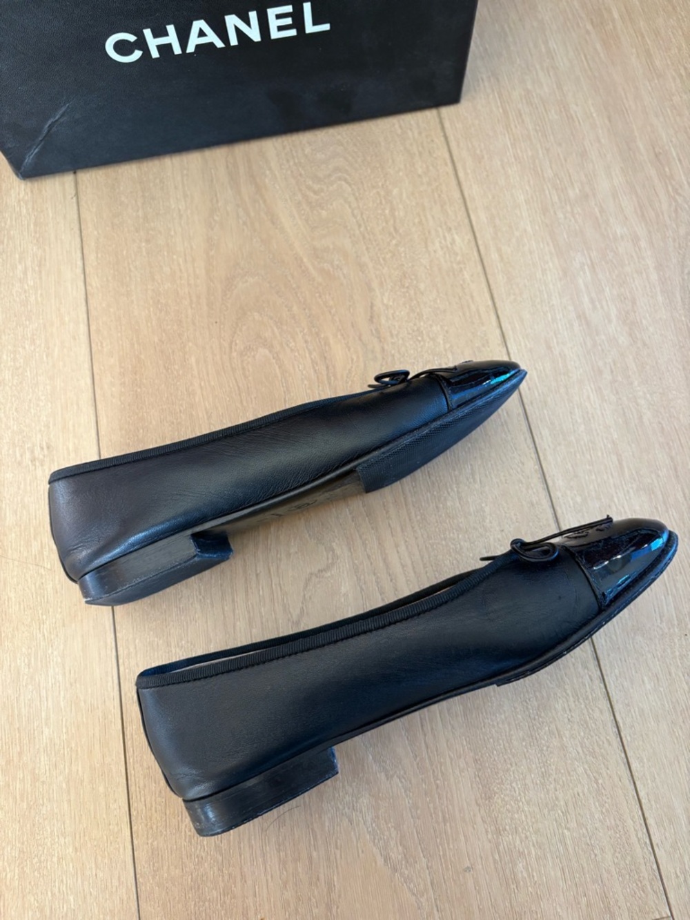 CHANEL Black Patent Cap-Toe Leather Ballet Flats with CC Logo - Picture 4 of 11